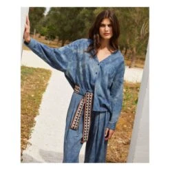 Momoni Tiara Tie-Dye Light Chambray Shirt | Blue -American Vintage Shop unnamed file 1201