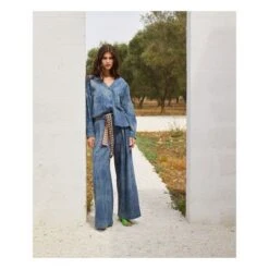 Momoni Tiara Tie-Dye Light Chambray Shirt | Blue -American Vintage Shop unnamed file 1202