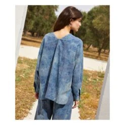 Momoni Tiara Tie-Dye Light Chambray Shirt | Blue -American Vintage Shop unnamed file 1205
