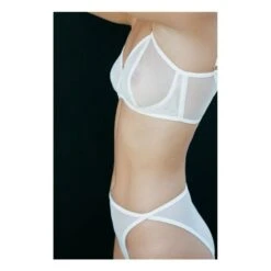 Form Bra | White -American Vintage Shop unnamed file 446