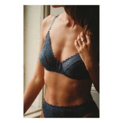 Lison X Lison Seb Bra | Navy Blue -American Vintage Shop unnamed file 570
